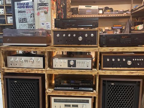 Portable Audio Player di Blok M, Jakarta Selatan marak lagi diramaikan publik.