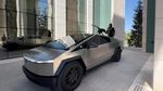 Potret Tesla Cybertruck Disulap Jadi Mobil Perang