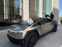 Potret Tesla Cybertruck Disulap Jadi Mobil Perang