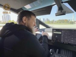 Tesla Cybertruck Versi Tempur yang Diduga Disabot Elon Musk