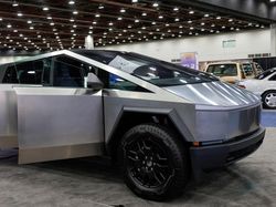 Tesla Cybertruck Versi Tempur yang Diduga Disabot Elon Musk