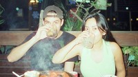Banyak foto yang diabadikan ketika keduanya berkencan. Seperti saat datang ke restoran dan minuman dengan kompak. Foto: Instagram/rachel.salimm & Instagram/salimnauderer