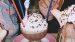 Kenangan Salim Nauderer dan Rachel Vennya Kulineran dan Berbagi Makanan