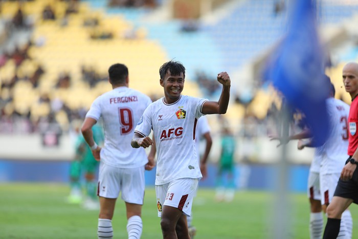 Selebrasi Supriadi usai mencetak gol ke gawang PSS.