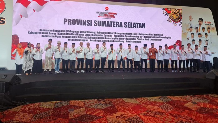 Seluruh Cakada Sumsel terima B.1-KWK dari PKS.