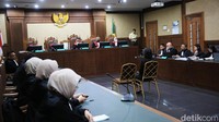 Jaksa mengatakan Helena memberikan sarana money changer miliknya untuk menampung uang korupsi pengelolaan timah yang diperoleh pengusaha Harvey Moeis. 