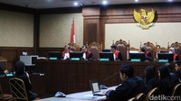 Jaksa mengatakan Helena selaku pemilik PT Quantum Skyline Exchange (PT QSE) menampung uang pengamanan dari Harvey Moeis terkait kegiatan kerja sama smelter swasta dengan PT Timah Tbk. 