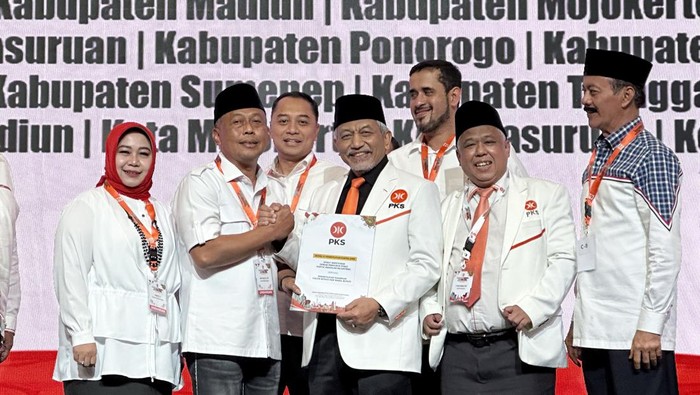Sugiri Sancoko saat menerima rekomendasi dari parpol