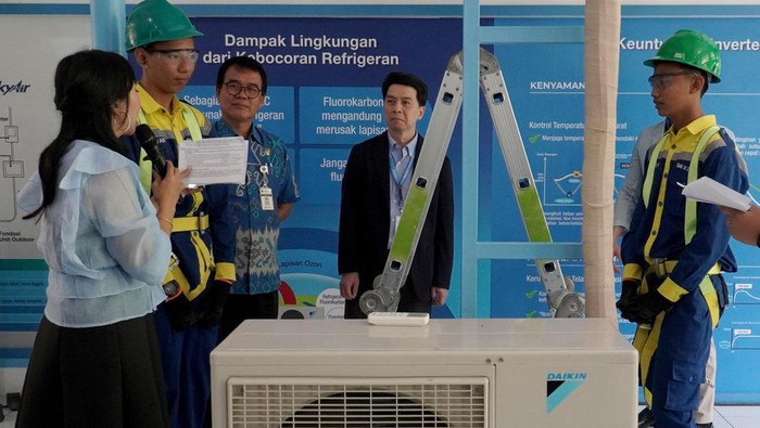 Guna meningkatkan kompetensi pendidikan vokasi khususnya bidang refrigerasi, pengembangan kemampuan di SMK Negeri 2 Kendal terus digenjot.