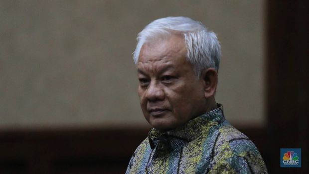 Terdakwa kasus dugaan korupsi pengelolaan tata niaga komoditas timah di wilayah izin usaha pertambangan PT Timah Tbk tahun 2015-2022 Suparta menjalani sidang perdana di Pengadilan Tipikor, Jakarta, Rabu (21/8/2024). (CNBC Indonesia/Muhammad Sabki)