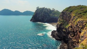 Bukan Nusa Penida, Ini Pulau Sangiang yang Tak Kalah Indahnya