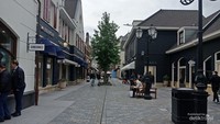 Tidah harus berbelanja jika ke sini jalan jalan menikmati suasana pun oke juga. 