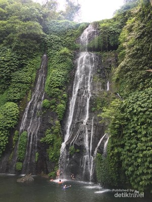 Segarnya Banyumala, si Air Terjun Kembar di Bali Utara