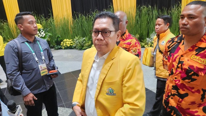 Waketum Golkar Adies Kadir