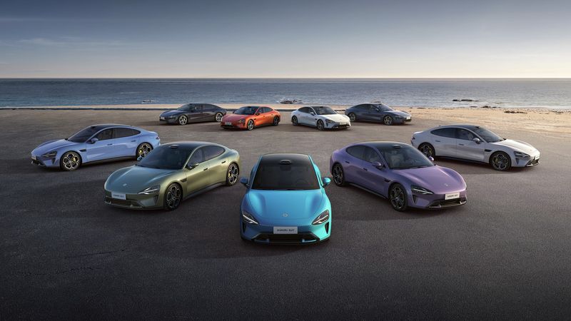 Mobil listrik pertama Xiaomi, sedan SU7, meluncur pada April 2024.