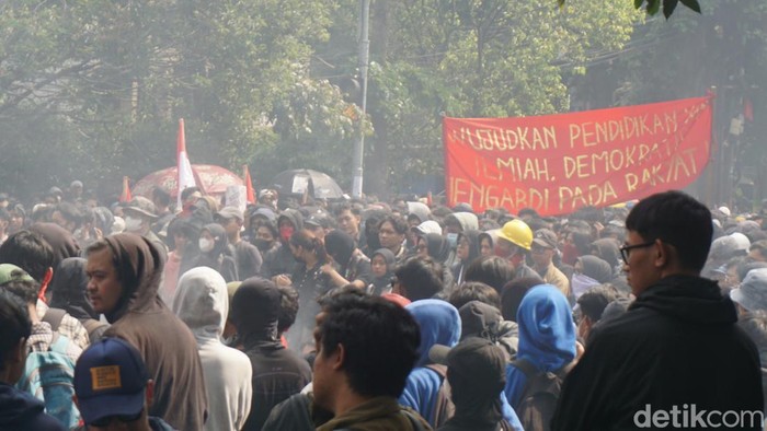 Aksi demo tolak Revisi UU Pilkada di Bandung.