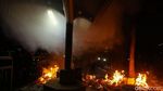 Api Berkobar di Halte Dekat Gedung DPR