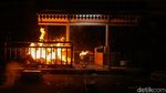 Api Berkobar di Halte Dekat Gedung DPR