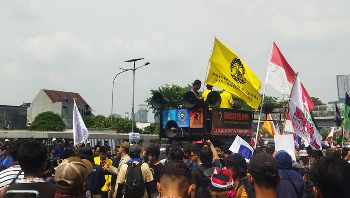 BEM UI gelar aksi di Senayan (Kurniawan Fadilah/detikcom)