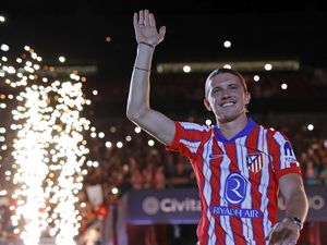 Azpilicueta Momong Gallagher di Atletico