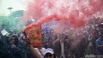 Aksi Buruh Tolak Revisi UU Pilkada di DPR