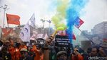Aksi Buruh Tolak Revisi UU Pilkada di DPR