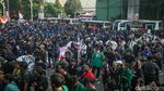 Detik-detik Pintu Gerbang Belakang DPR Dirobohkan Massa Demo