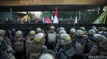 Detik-detik Pintu Gerbang Belakang DPR Dirobohkan Massa Demo