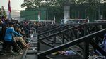 Detik-detik Pintu Gerbang Belakang DPR Dirobohkan Massa Demo
