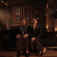 Dalam keterangan unggahannya, Dul juga menuliskan kalimat yang tak kalah romantis. Izinkan aku mencintaimu selamanya. @tissabiani, tulisnya. Foto: Instagram/@duljaelani/@tissabiani