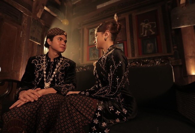 Dul dan Tissa diketahui sudah berpacaran sejak tahun 2020. Kurang lebih saat ini keduanya sudah menjalin kasih selama 4 tahun. Foto: Instagram/@duljaelani/@tissabiani