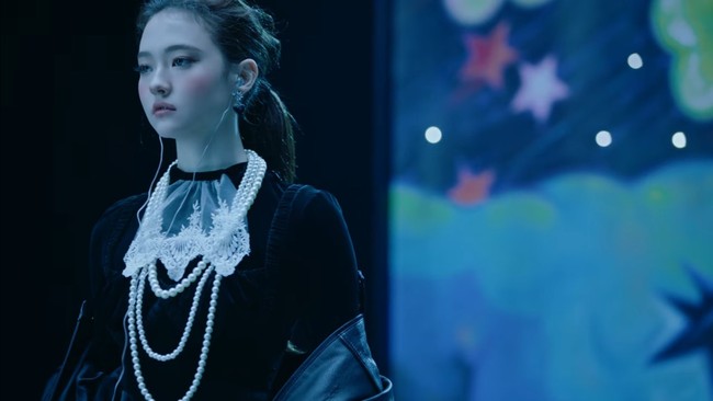 Pada Rabu (21/8/2024), Ella Gross resmi dikenalkan sebagai personel pertama grup KPop pertama besutan THEBLACKLABEL. Jisoo BLACKPINK dan Jeon Somi pun turut memberikan dukungan untuk Ella, dengan mengucapkan selamat di Instagram Story. Foto: dok. THEBLACKLABEL