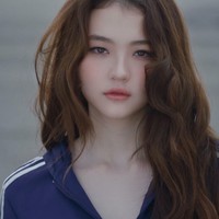 Ella Gross dipastikan debut sebagai personel grup KPop besutan THEBLACKLABEL, MEOVV pada bulan September mendatang. Paras cantiknya yang berdarah blasteran Korea-Amerika sontak menjadi perbincangan. Foto: dok. THEBLACKLABEL