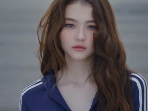 7 Foto Ella Gross Jadi Personel Pertama MEOVV, Paras Blasteran Jadi Sorotan