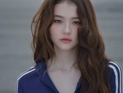 7 Foto Ella Gross Jadi Personel Pertama MEOVV, Paras Blasteran Jadi Sorotan