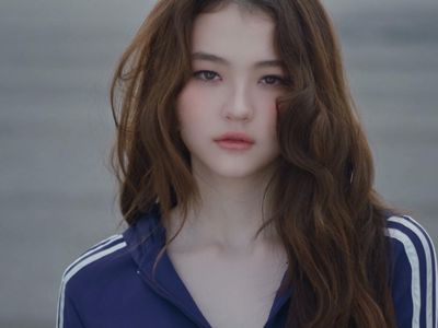 7 Foto Ella Gross Jadi Personel Pertama MEOVV, Paras Blasteran Jadi Sorotan