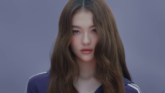 Pemilik akun Instagram @ellagross dengan 4 juta followers itu terakhir kali membagikan foto pada 31 Desember 2023. Terungkap selama ini, Ella Gross mempersiapkan debutnya bersama personel grup KPop MEOVV. Foto: dok. THEBLACKLABEL