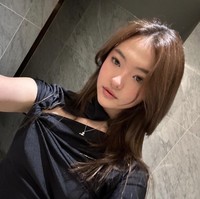 Kini tak sedikit netizen melihat kemiripan Ella Gross dengan Danielle NewJeans, Jennie BLACKPINK, hingga Devon Aoki. Gadis 15 tahun itu juga digadang-gadang akan menjadi brand ambassador Chanel selanjutnya, menyusul sang ‘kakak’ Jennie BLACKPINK. Foto: dok. Instagram @ellagross