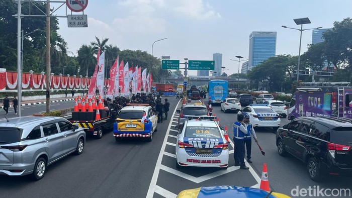 Penutupan Sementara Exit Tol Dekat DPR Siang Ini