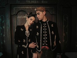 7 Potret Al Ghazali-Alyssa Daguise Pakai Beskap & Kebaya, Bak Pengantin Jawa