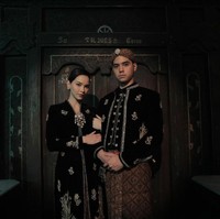 Banyak netizen berpendapat penampilan mereka sudah siap untuk ke KUA karena busananya yang bak pengantin Jawa. “Bisa sih langsng akad. Menyala kapallll kuuuu,” tulis salah satu netizen. Foto: Instagram/@mosh3dayan @alyssadaguise