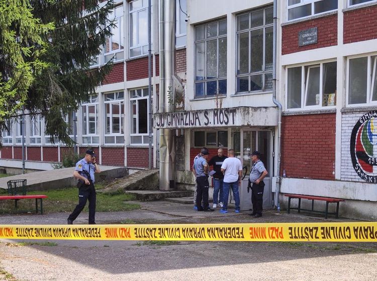 Geger Petugas Kebersihan Tembak Mati Kepsek-Guru di Sekolah Bosnia