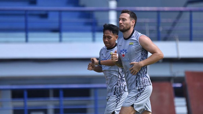 Gelandang Persib, Beckham Putra dan Marc Klok