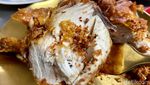 Gurih Renyah Ayam Goreng Predikat Michelin Bib Gourmand di Bangkok