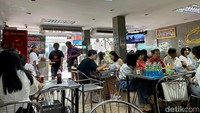Polo Fried Chicken kini menjadi destinasi kuliner utama para turis dari berbagai negara. Terutama turis asal Korea Selatan.  Foto: detikFood