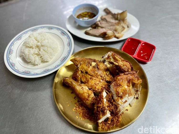 Gurih Renyah Ayam Goreng Predikat Michelin Bib Gourmand di Bangkok