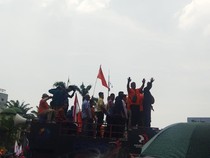 Botol Beterbangan ke Habiburokhman cs, Massa: Hati-hati Provokasi!