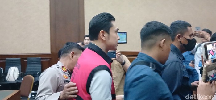 Harvey Moeis di persidangan kasus PT Timah.