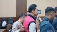 Sidang pun berjalan cukup lancar dengan keterangan dari Ahmad Samhadi, Mantan General Manager PT Timah Tbk.