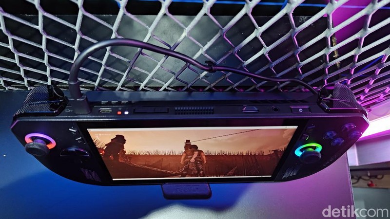 Asus resmi merilis handheld gaming terbarunya di Indonesia, yaitu ROG Ally X. Dikatakan bahwa kedatangannya membawa beberapa peningkatan dari seri sebelumnya.